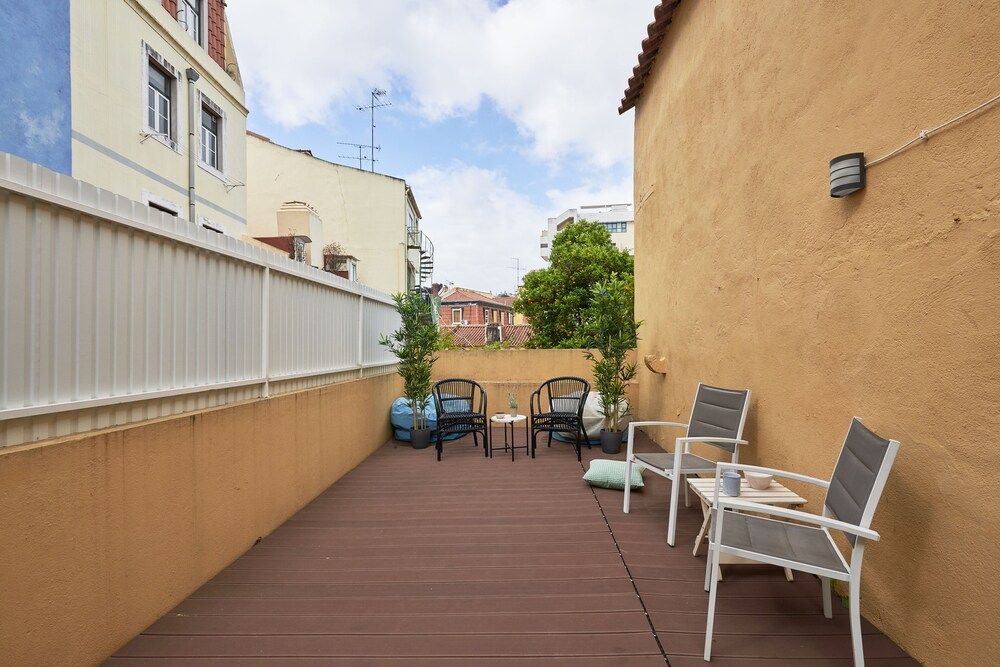 Renovated and Spacious Duplex Apartment With Patio, By TimeCooler Apartment, 3 Bedrooms, Patio 37