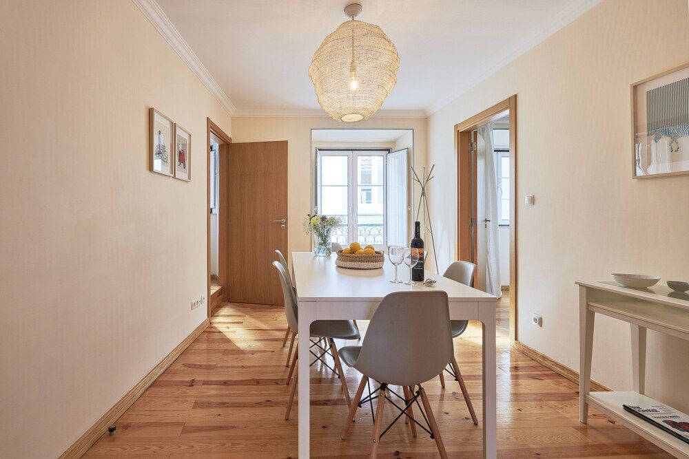 Renovated and Spacious Duplex Apartment With Patio, By TimeCooler Apartment, 3 Bedrooms, Patio 23