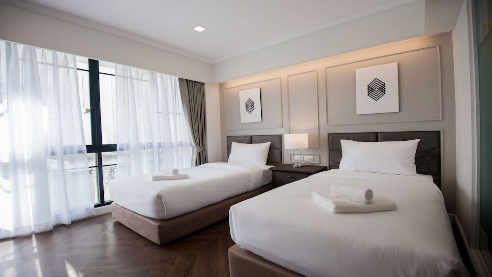 B2 Riverside Premier Hotel Luxury Room 2