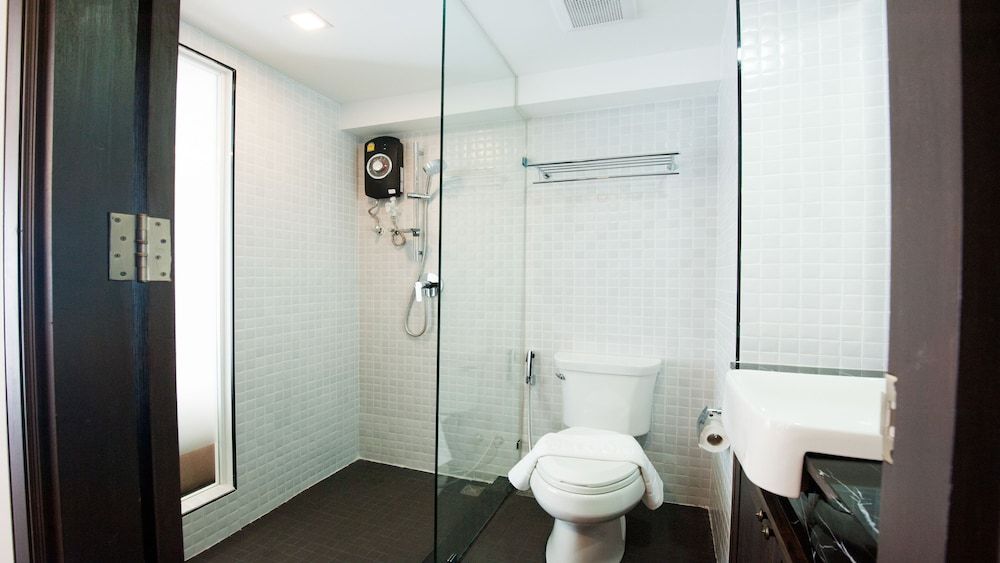 B2 Riverside Premier Hotel Luxury Room 5