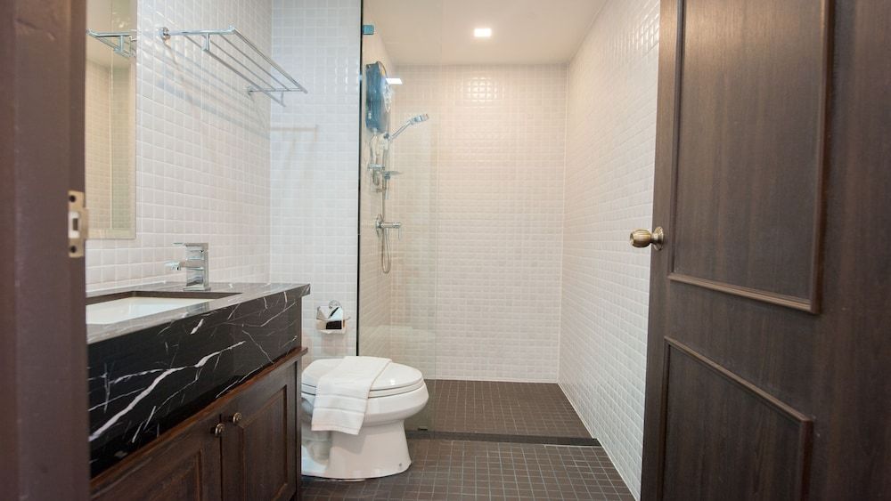 B2 Riverside Premier Hotel Suite River View 9