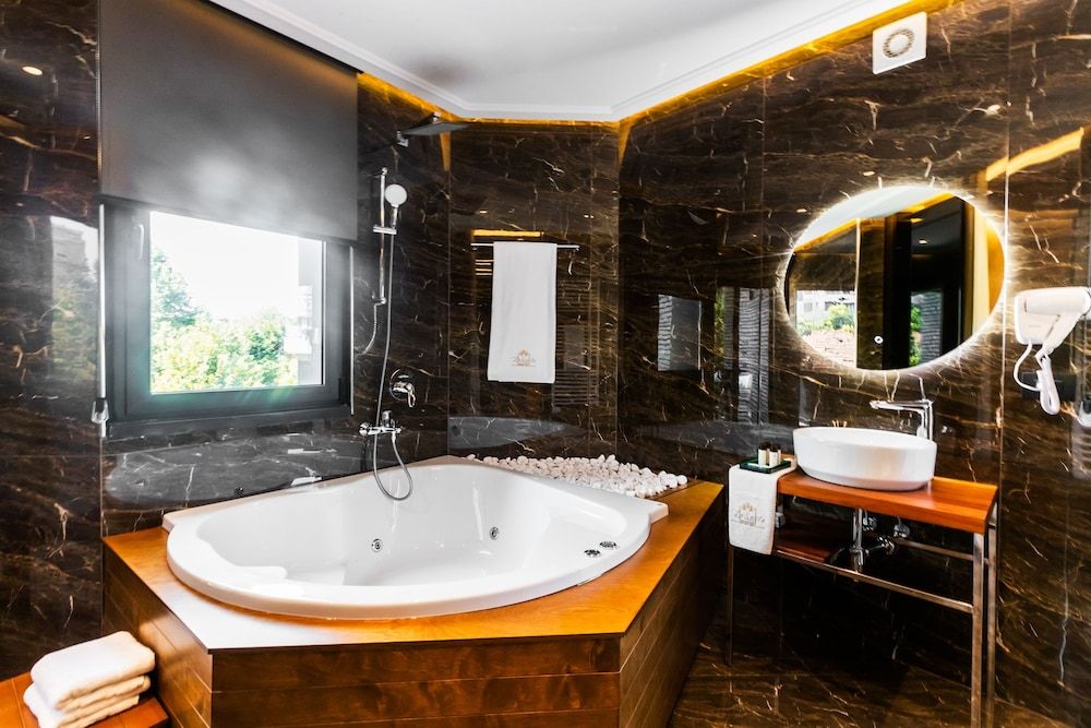 Deep Soaking Bathtub