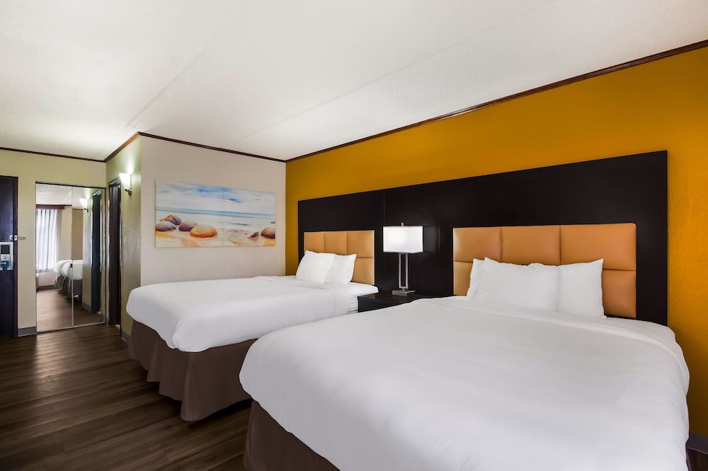 Clarion Pointe Lake Jackson - Clute Standard Room, 2 Queen Beds, Non Smoking