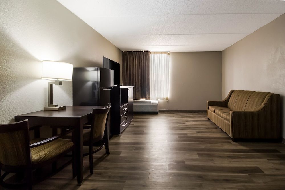 Clarion Pointe Lake Jackson - Clute Suite, Multiple Beds, Non Smoking 3