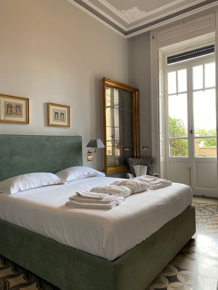 Classic Room, 1 Queen Bed, Ensuite, Sea View