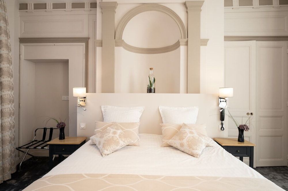 Belle Normandy Deluxe Room 8