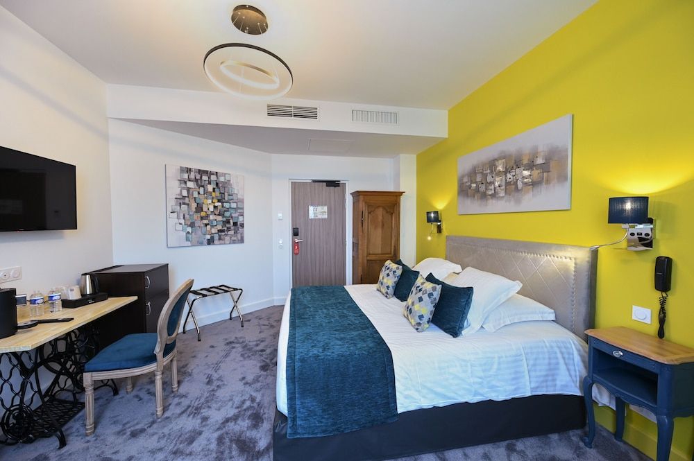 Belle Normandy Deluxe Room 11