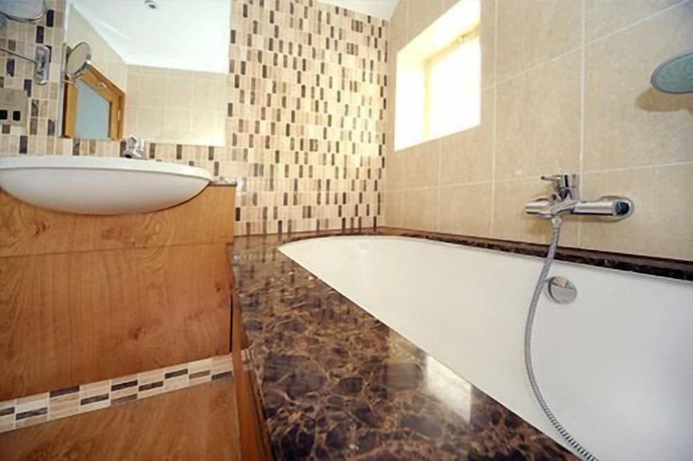 The Star Inn 1744 Double Room, Ensuite, Ground Floor 3