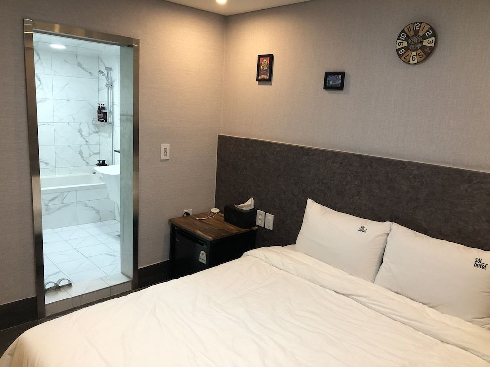 undefined Sol Motel 9