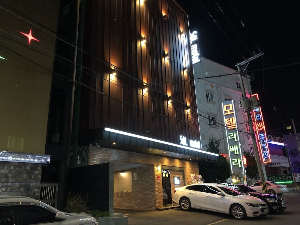 undefined Sol Motel 5