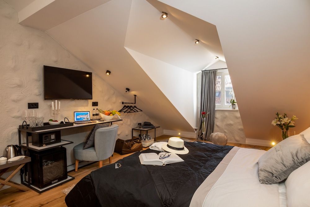 La Vita e Bella V Superior Double Room (on the 4th floor) 8