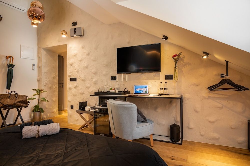 La Vita e Bella V Superior Double Room (on the 4th floor) 5