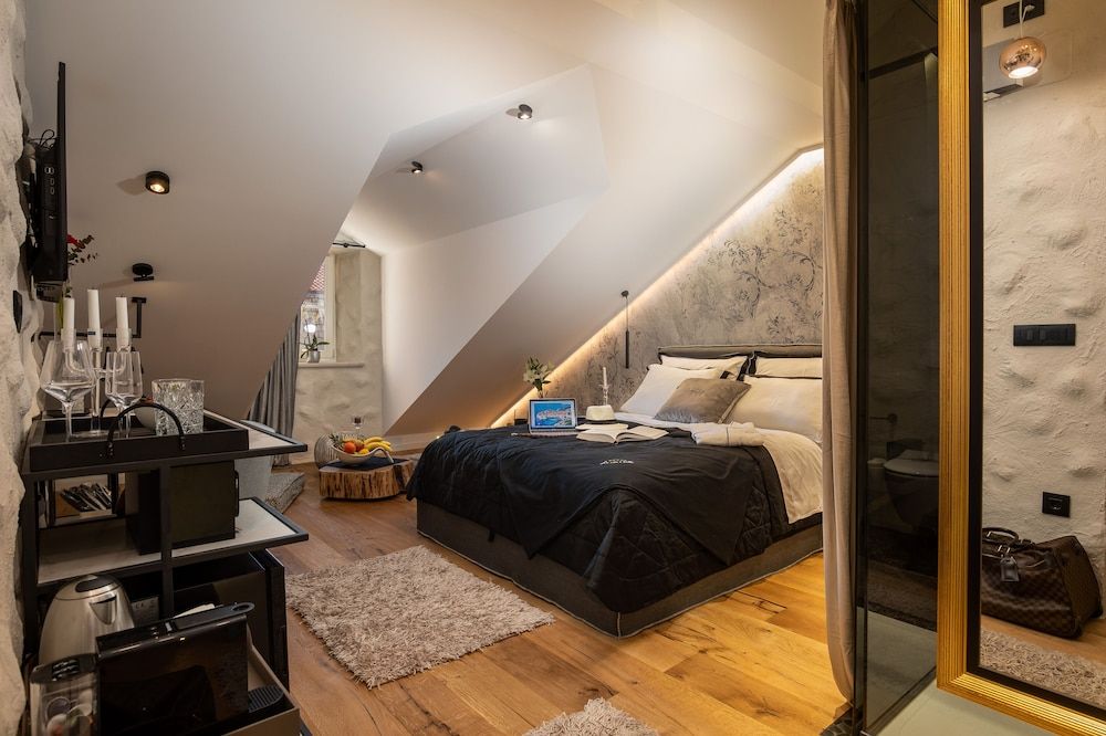 La Vita e Bella V Superior Double Room (on the 4th floor) 6