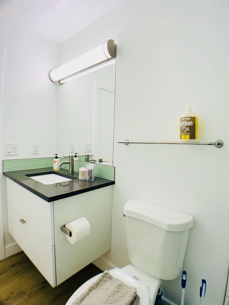 Primo Old Town Location with Heated Pool Deluxe Studio 7