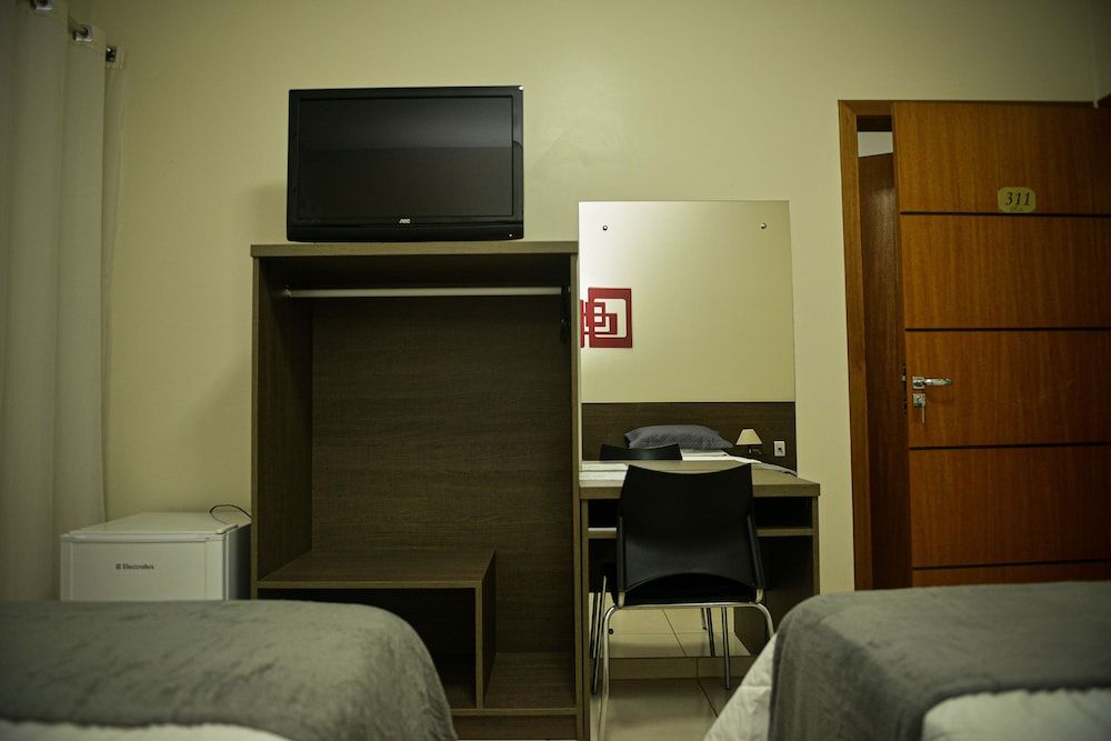 Hotel D'Napoles Twin Room, Multiple Bedrooms 8