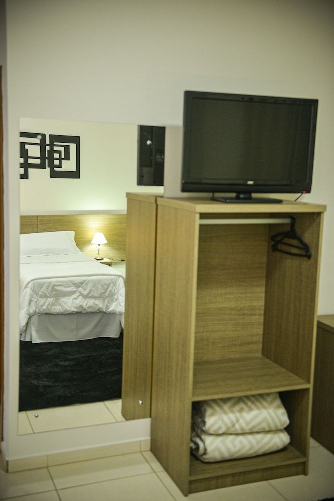Hotel D'Napoles Single Room, 2 Bedrooms 3
