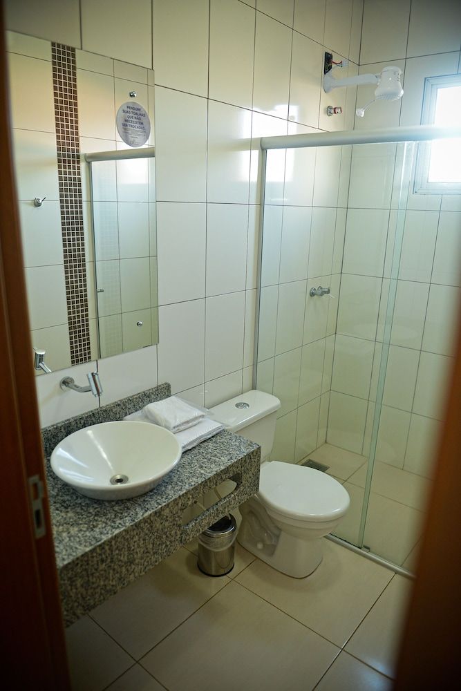 Hotel D'Napoles Single Room, 2 Bedrooms 5