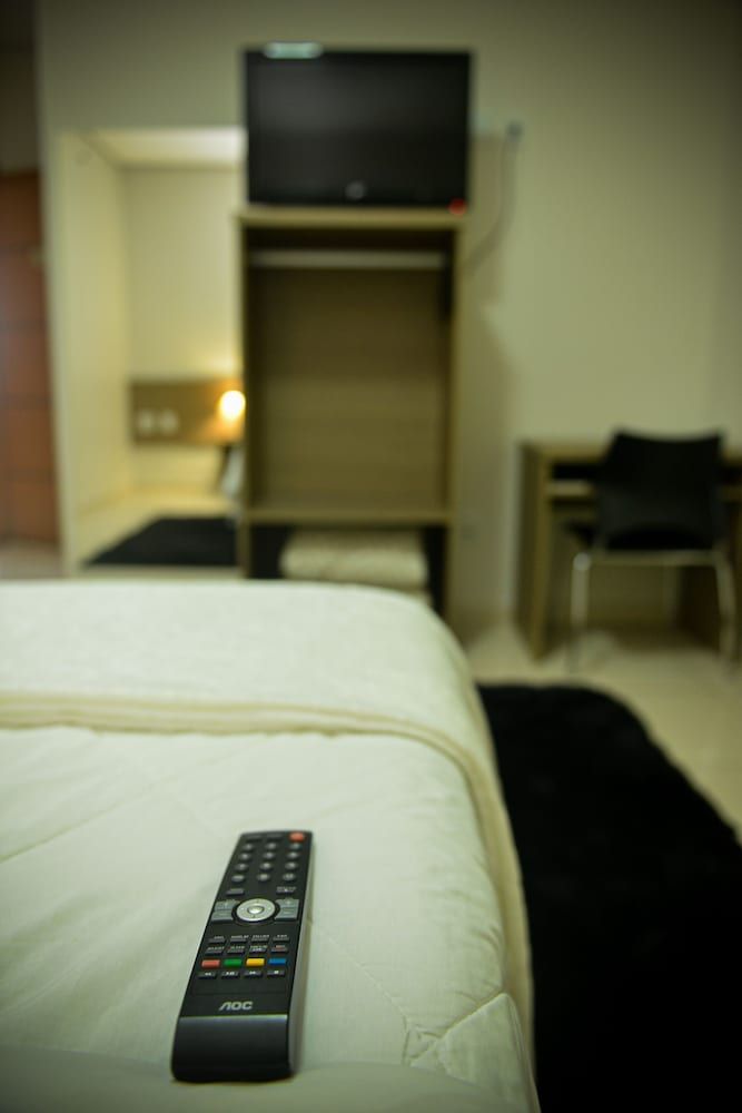 Hotel D'Napoles Single Room, 2 Bedrooms 8