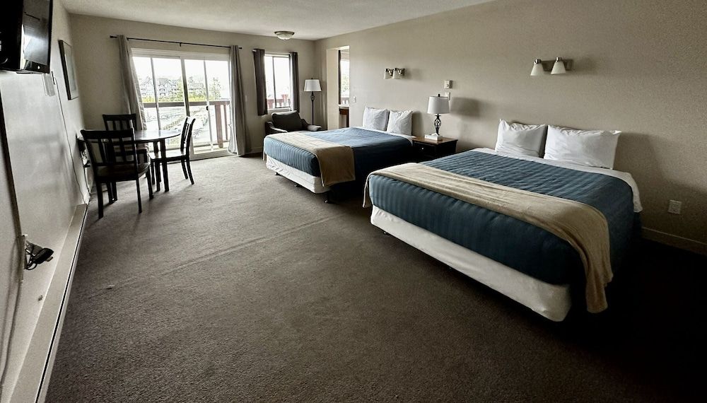 Classic Room, 2 Queen Beds, Kitchen, Harbor View