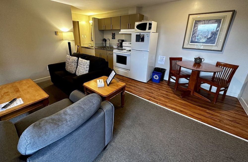 West Coast Motel Junior Room, 1 Queen Bed, Kitchen 7