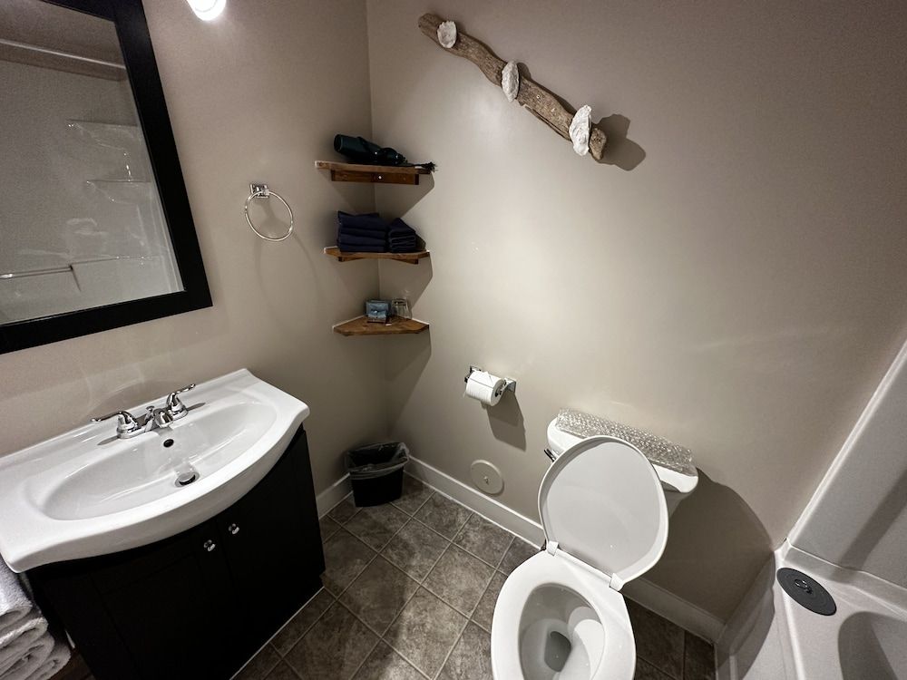 West Coast Motel Family Room 3