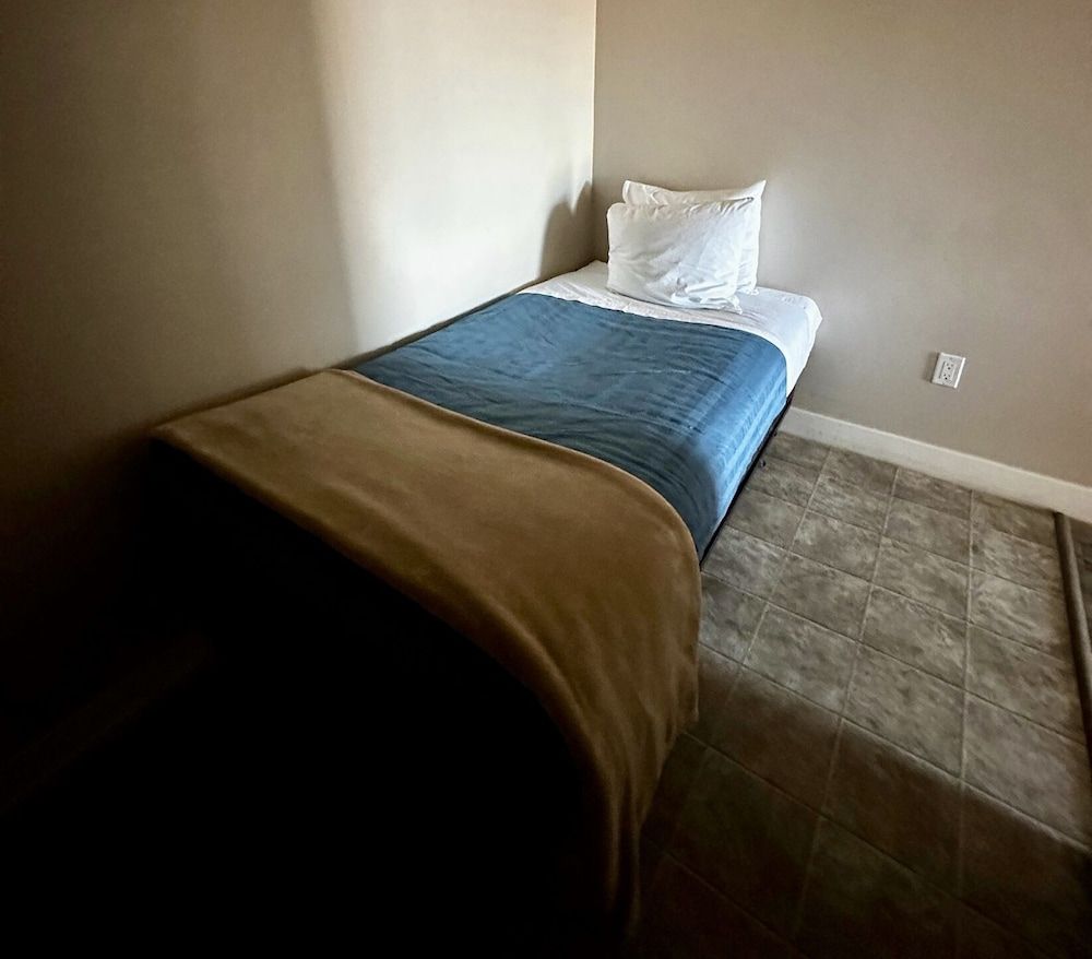 West Coast Motel Family Room 2