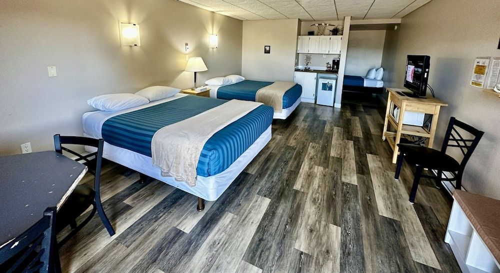 West Coast Motel Family Room