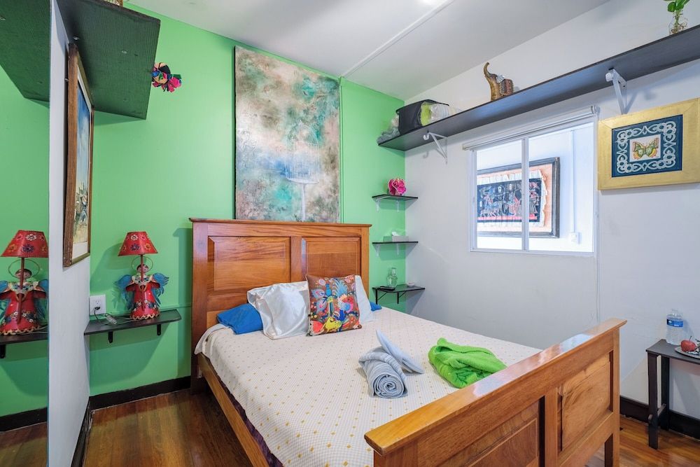 ABRAZO Queen Size Bed, SMALL Shared Bathroom NO PETS, NO WINDOWS