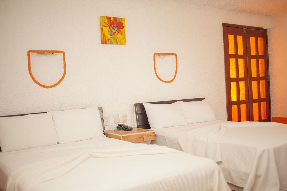 Hotel Plaza Carrillo's Standard Room 20