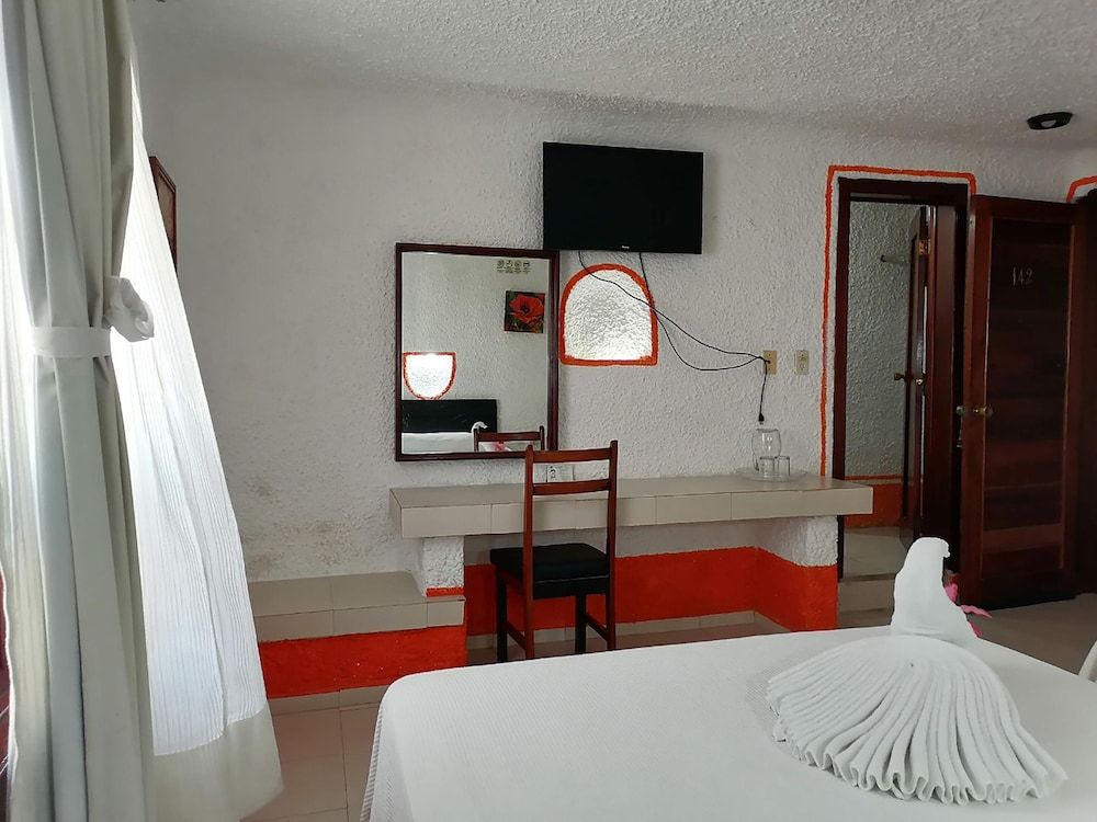 Hotel Plaza Carrillo's Standard Room 12