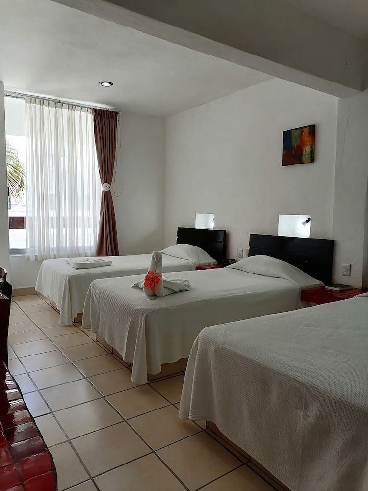 Hotel Plaza Carrillo's Standard Room 9