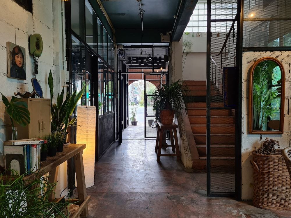 undefined Hand Hotel