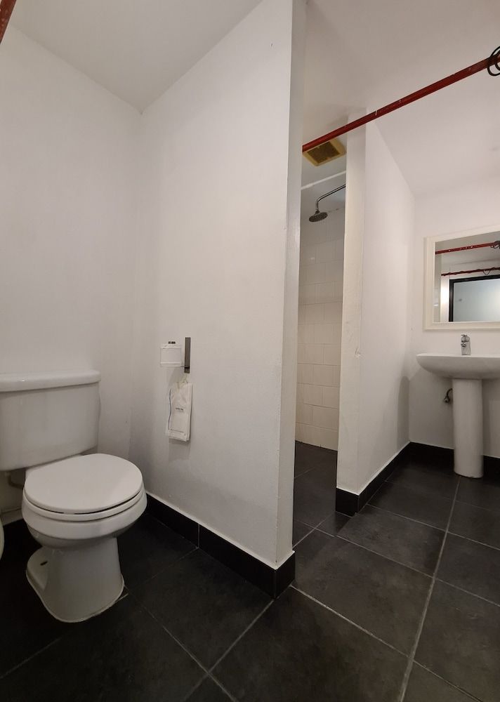 undefined Hand Hotel 10