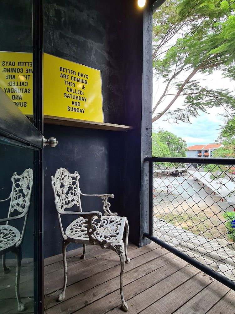 undefined Hand Hotel 8