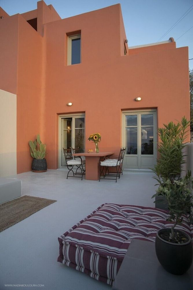 undefined Pink Freud Villas Santorini 7