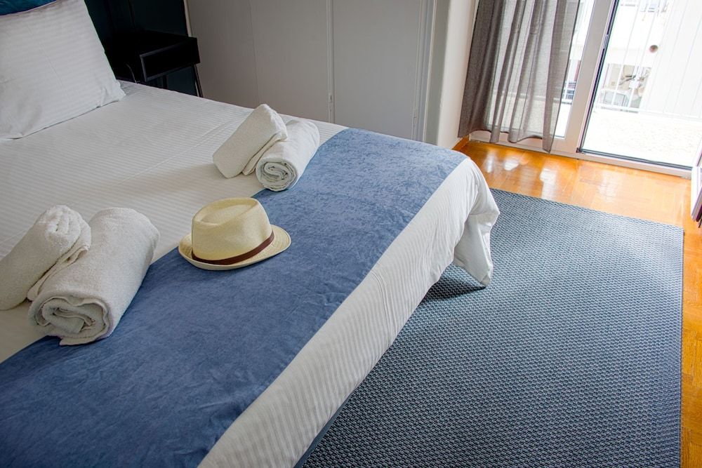 undefined Mignon & Teak 9