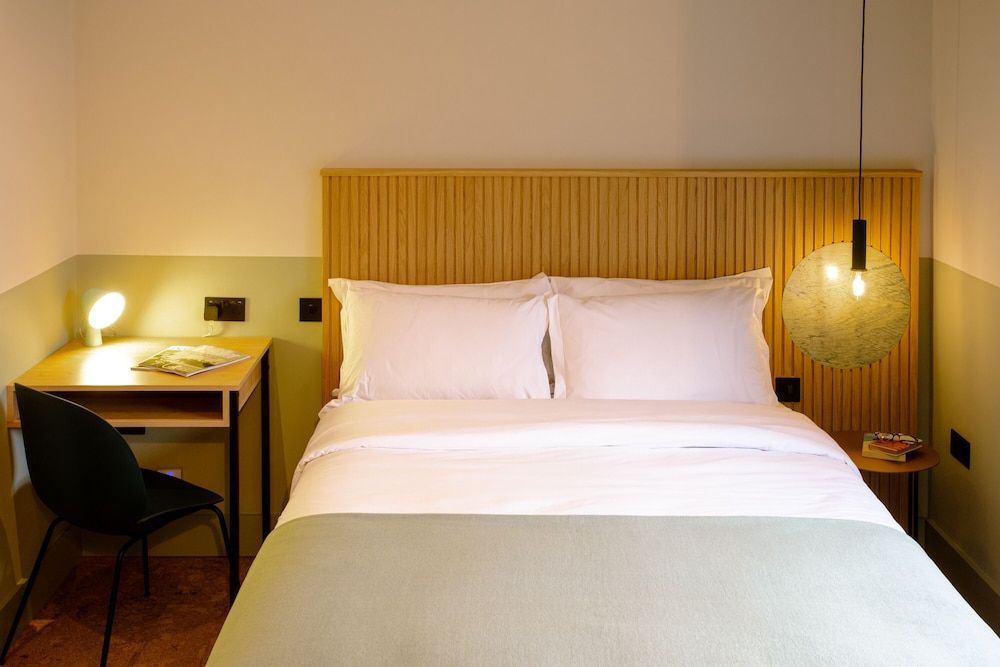 Port Hotel Classic Double Room, Bathtub, City View