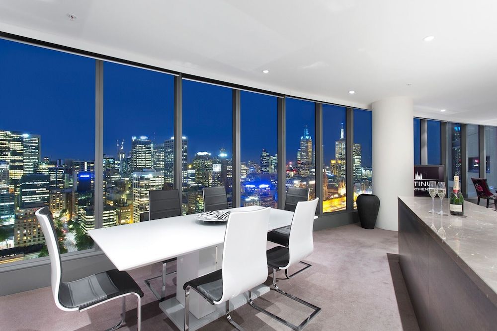 2 Bedroom - 2 Bathroom Mid Level City View