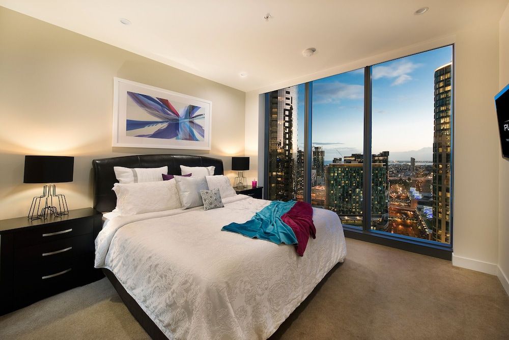 2 Bedroom - 2 Bathroom Mid Level City View