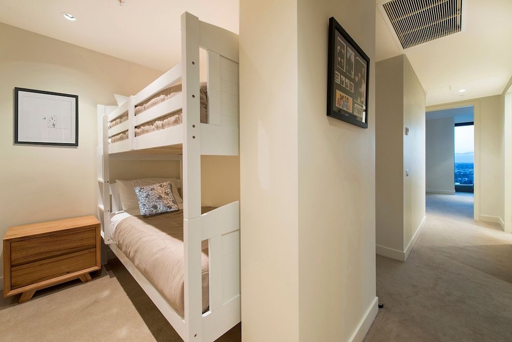 2.5 Bedroom - 2 Bathroom Penthouse Level (Internal Bunk)
