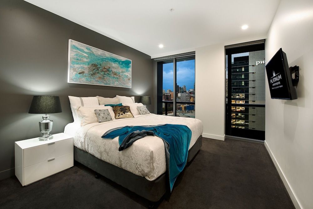 2 Bedroom - 1 Bathroom Mid Rise