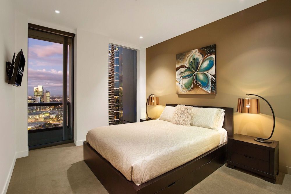 1 Bedroom -1 Bathroom Mid Level with Balcony