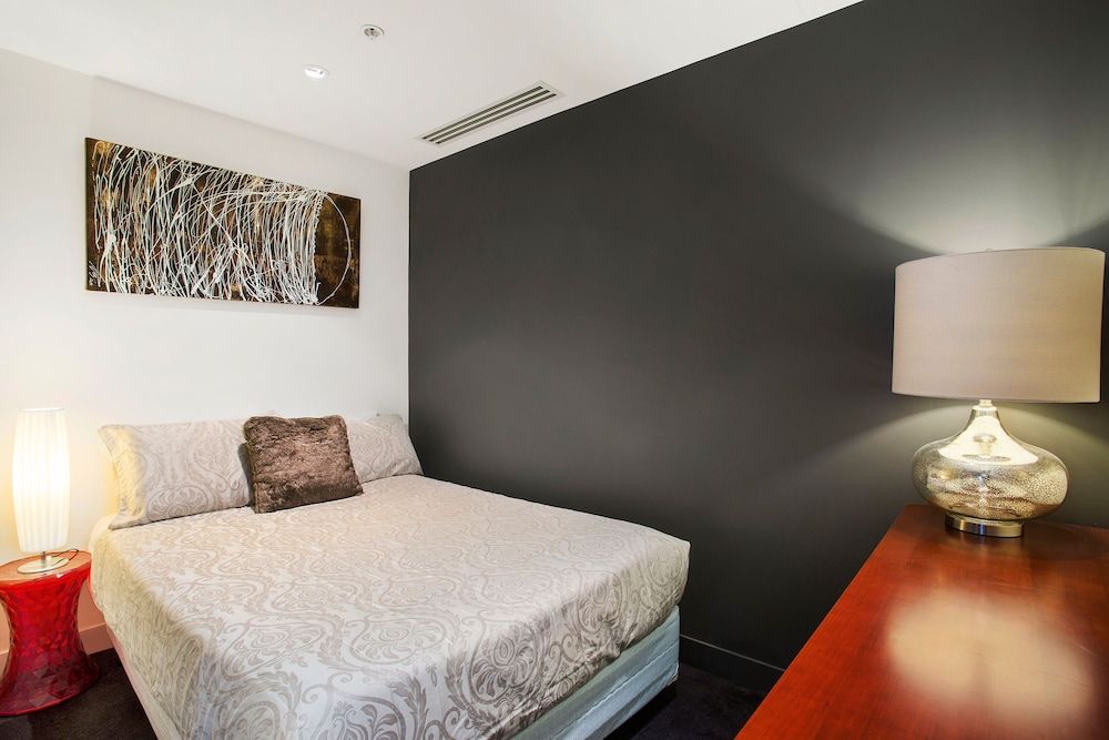 2 Bedroom - 1 Bathroom Mid Rise