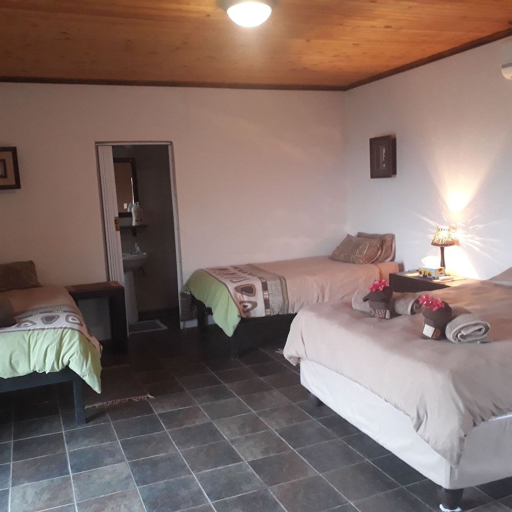 Onduri Lodge - In Okaukuejo Classic Quadruple Room, Multiple Beds, Valley View 2