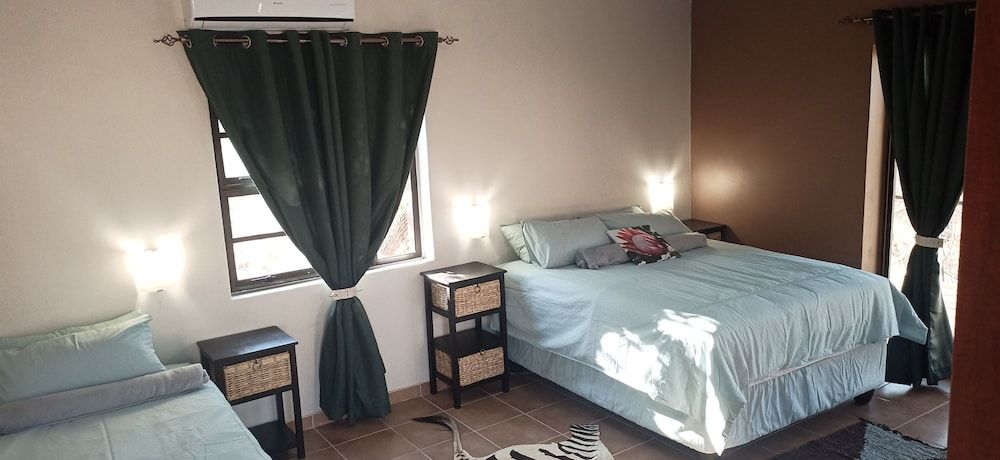 Onduri Lodge - In Okaukuejo Standard Triple Room 6