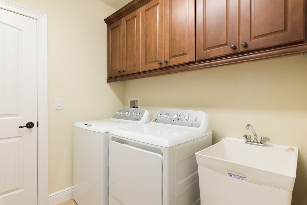 Luxury Disney Dreams Pool Spa Game Room 6 Bedroom Home by RedAwning House, 6 Bedrooms 12