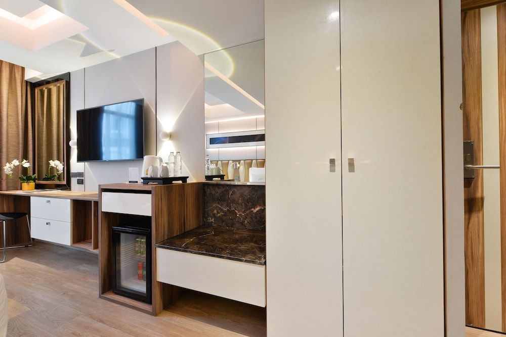 undefined Syama Nana 9