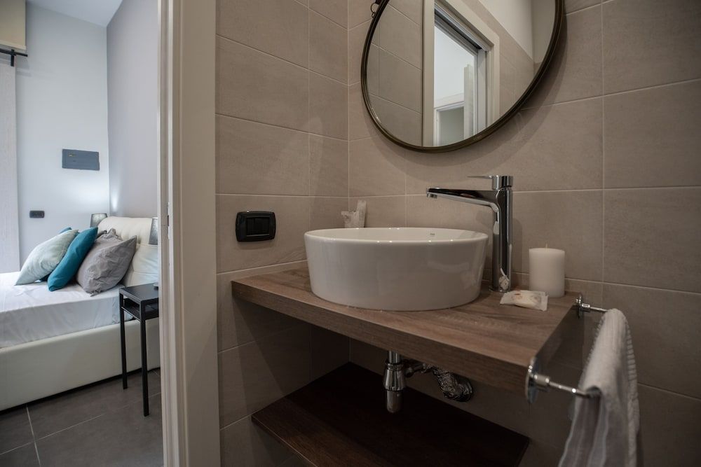 Doria Suites Napoli Deluxe Double Room (Castle View) 10