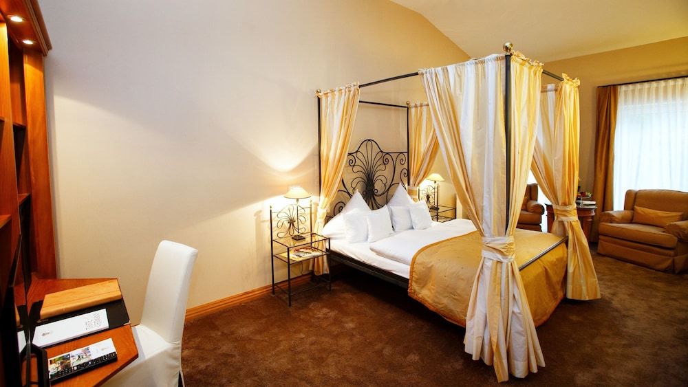 Burg & Gästehaus by Schwarzenstein Comfort Double Room (Castle) 2