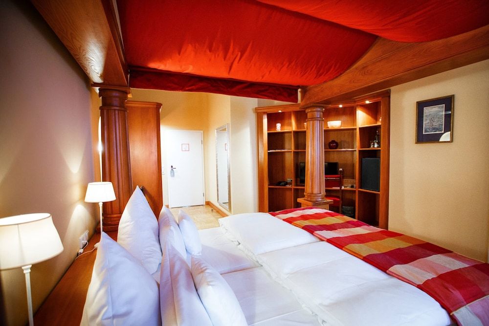 Burg & Gästehaus by Schwarzenstein Superior Double Room (Castle) 3